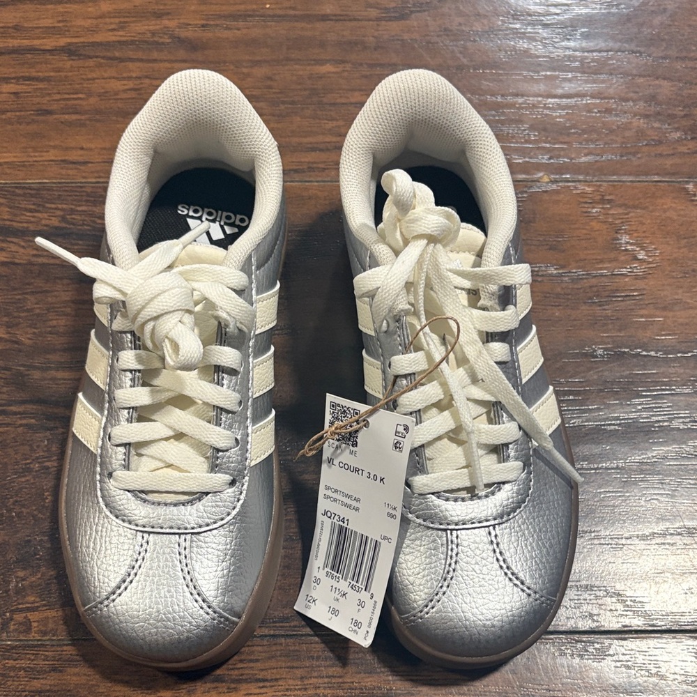 adidas kids Silver Metallic Low-Top Sneakers with Cream Stripes size 12K - NEW